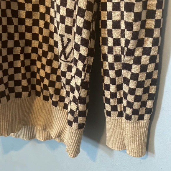 Louis Vuitton brown checkered fleece sweater. - Picture 3 of 4